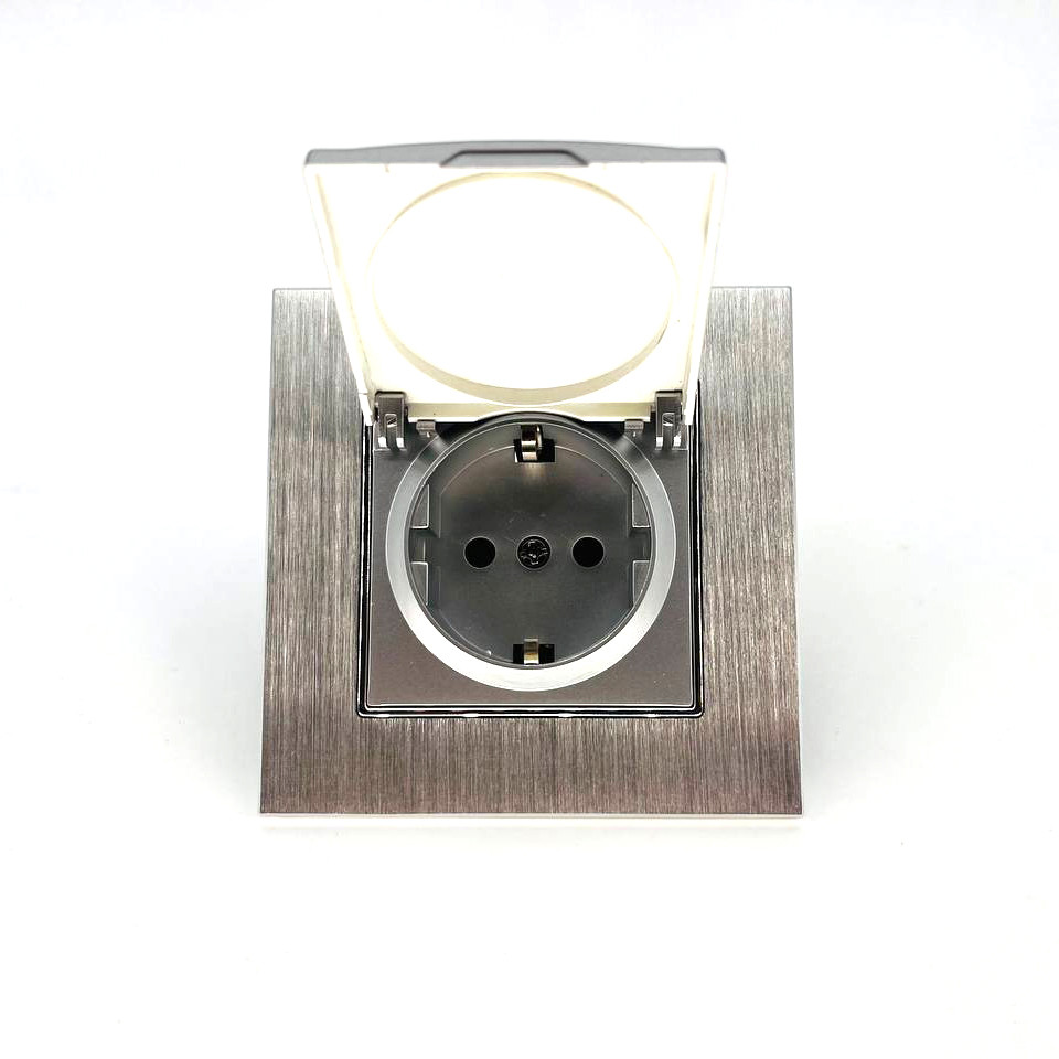 Розетка ZION электрическая с крышкой, с заземлением серая (с рамкой алюминий) - фото 1 - id-p110557493