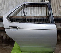 Дверь голая левая задняя Nissan Bluebird.