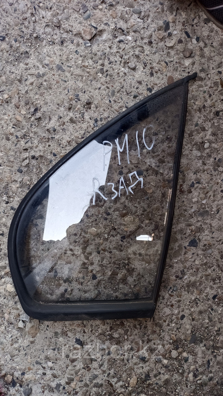 Форточка Nissan Primera (10) правая задняя