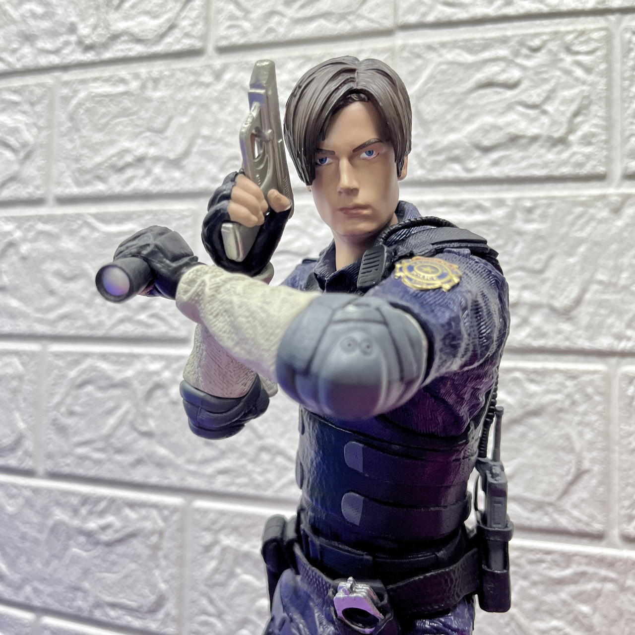 Фигурка Леон С. Кеннеди - Resident Evil 2 Remake - фото 2 - id-p103250760