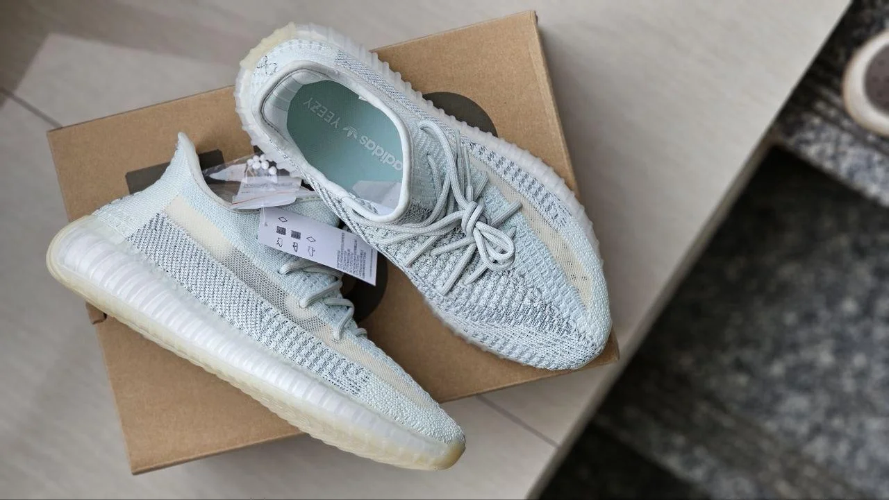 Кроссовки Adidas Yeezy V350 White - фото 1 - id-p110722597