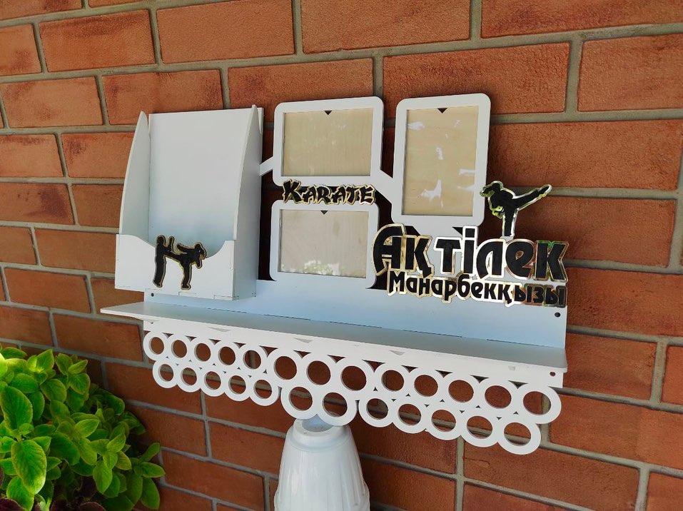 Медальница с полкой и фоторамками (3 шт) + грамоты / Любой вид спорта, фото 1