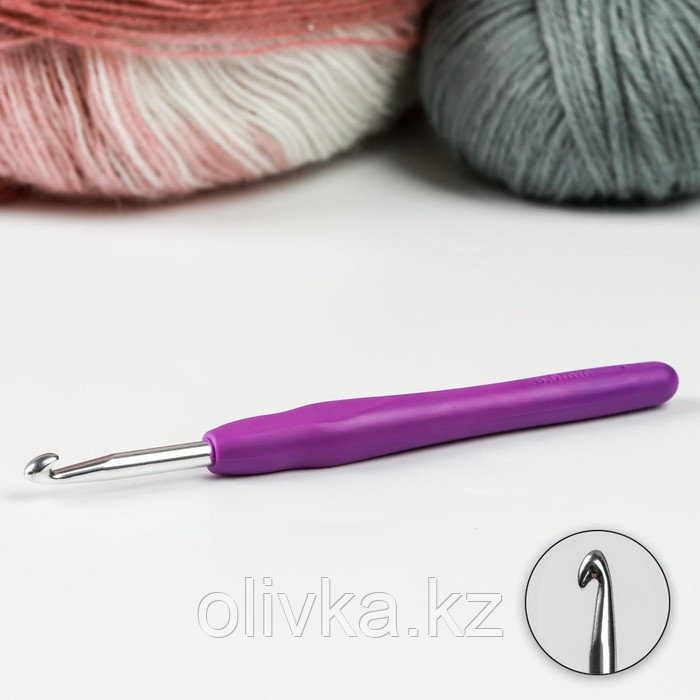 Крючок для вязания, с силиконовой ручкой, d = 5 мм, 14 см, цвет фиолетовый - фото 1 - id-p110910956