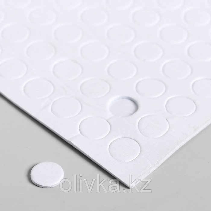 Клейкая лента двухсторонняя "Круглый белый" диаметр 0,8 см на листе 374 шт 25х19,5 см - фото 1 - id-p110916270