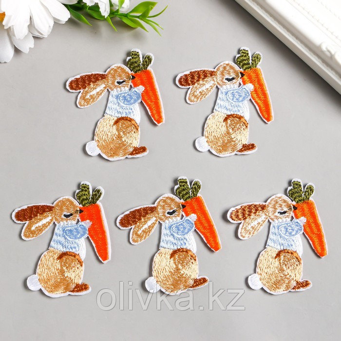 Декор для творчества текстиль вышивка "Кролик с морковкой" 6х5,2 см - фото 2 - id-p110939438
