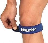 Фиксирующий ремень на колено Mueller Jumper's Knee Strap Синий