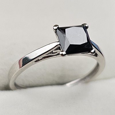 Золотое кольцо с черным бриллиантом 1,23Ct  VG-Cut 17 размер