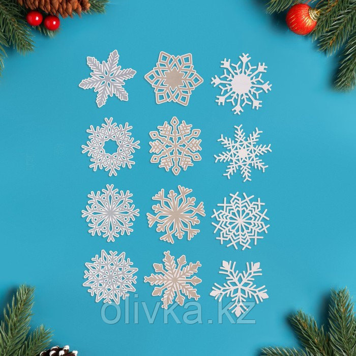 Набор наклеек новогодних "Снежинки" 12 шт в наборе, белые, золото, серебро, 9 x 9 см - фото 2 - id-p105449954
