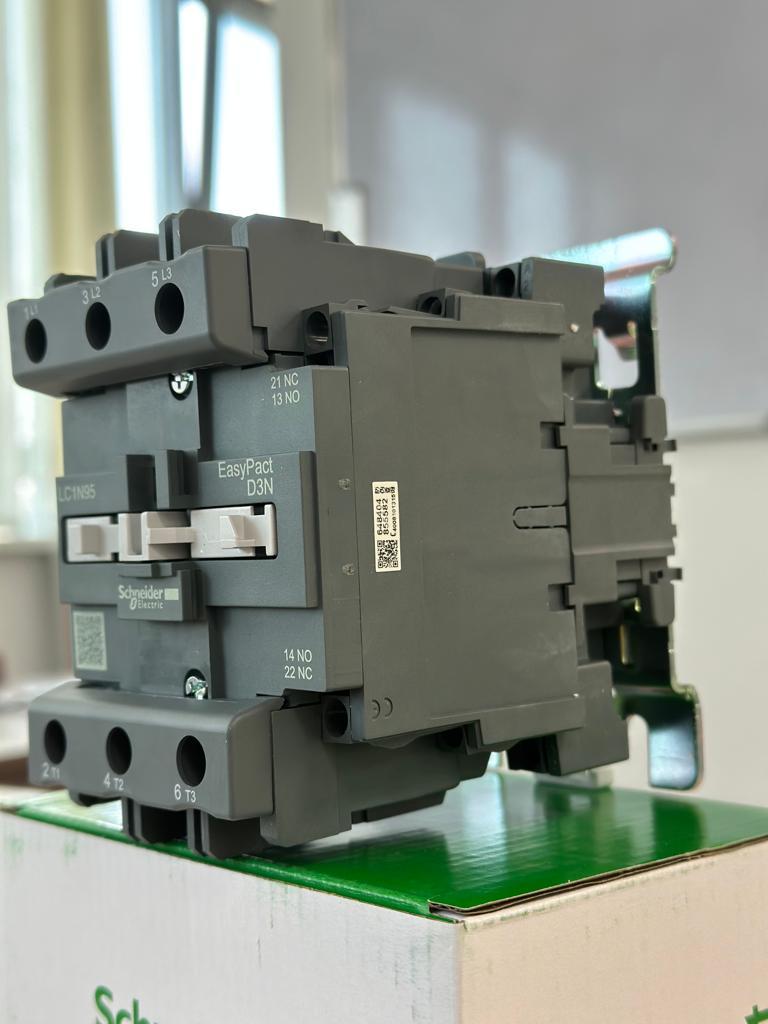 Магнитный пускатель Schneider АС-3 95 А 50/60 Hz 220/380 В - фото 1 - id-p111158267