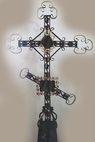 Металлический крест на могилу