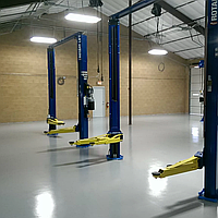 Наливной полимерный пол для автосервиса