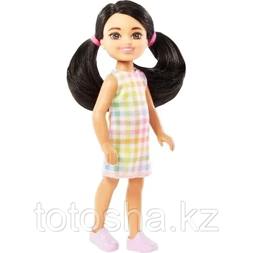 Кукла Barbie Chelsea "Челси черноволосая в платье в клетку", Mattel DWJ33/HKD91 - фото 2 - id-p111397327