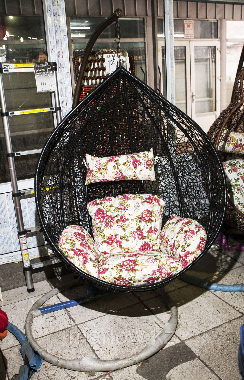 Кресло подвесное, плетеное, из искусственного ротанга, на ножке-стоянке, черное - фото 1 - id-p111397689