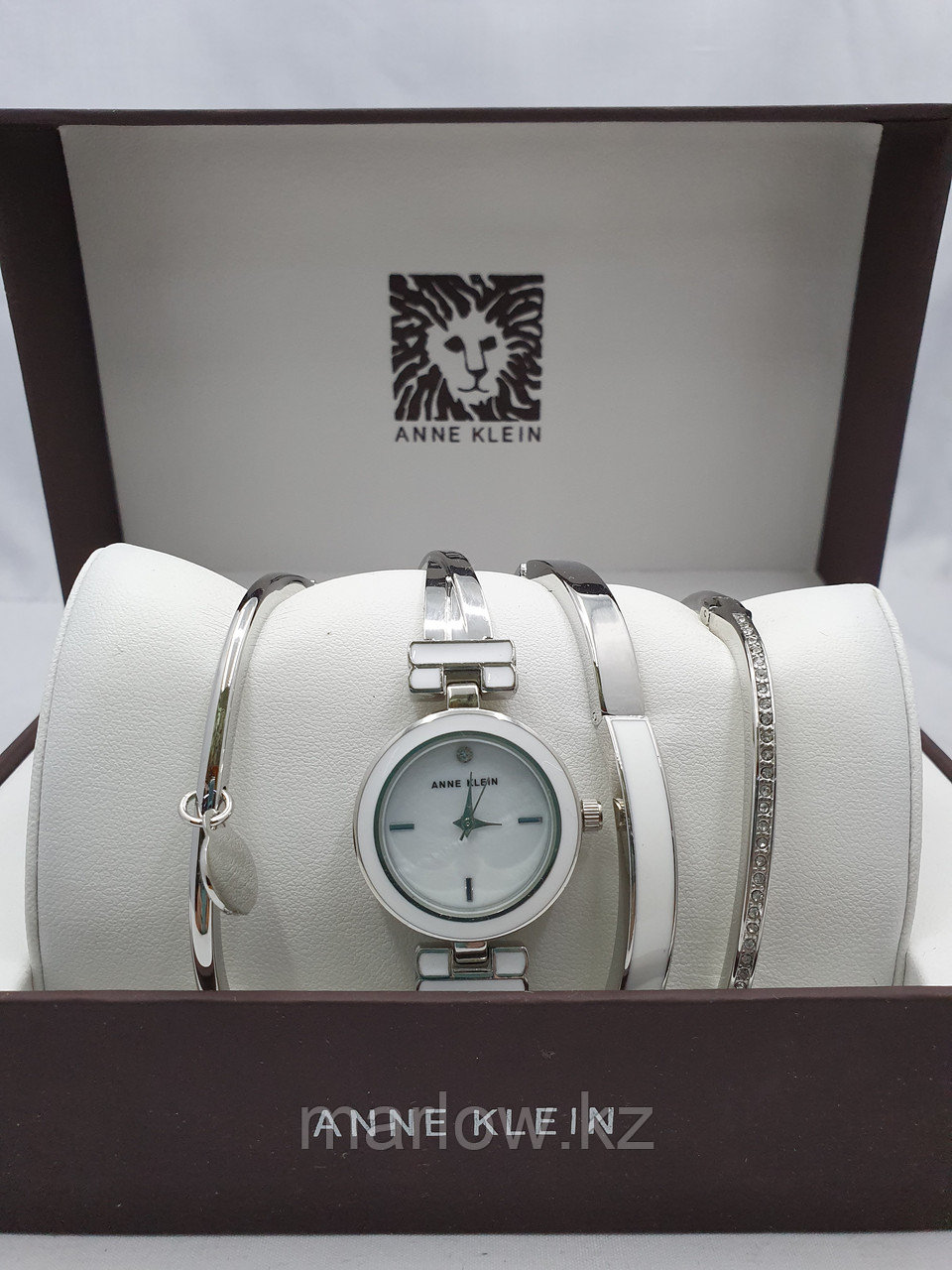 Подарочный набор для женщин ANNE KLEIN, часы с браслетами в подарочный упаковке, 0028-2-60 - фото 1 - id-p111406763