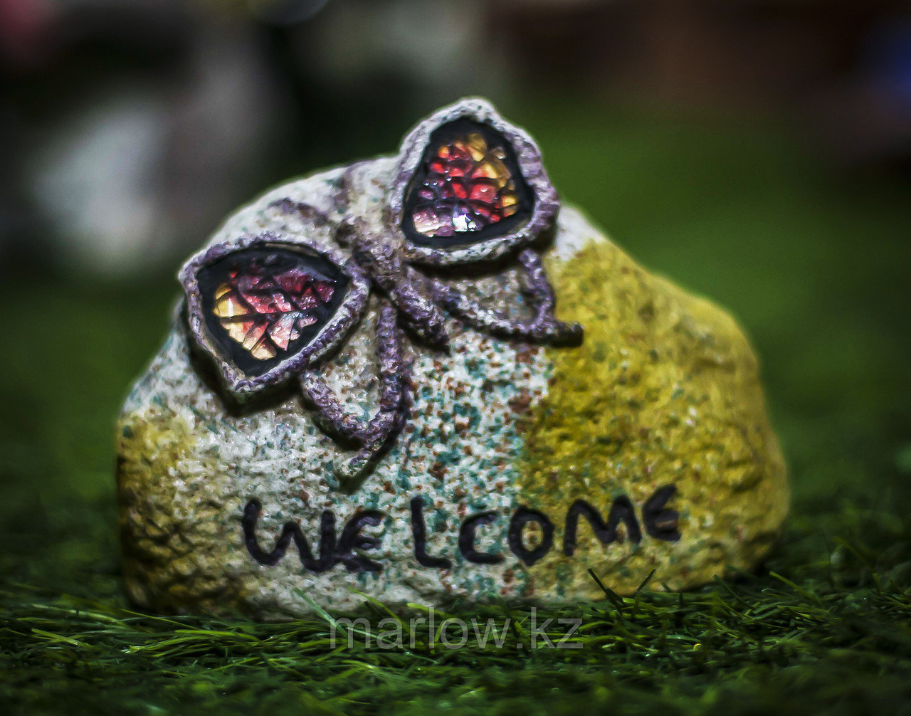 Декоративный садовый камень с бабочкой "Welcome" - фото 1 - id-p111414992