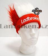 Карнавальная шапка для спортивных болельщиков парик тканевый Ladbrokes красная с белым принтом
