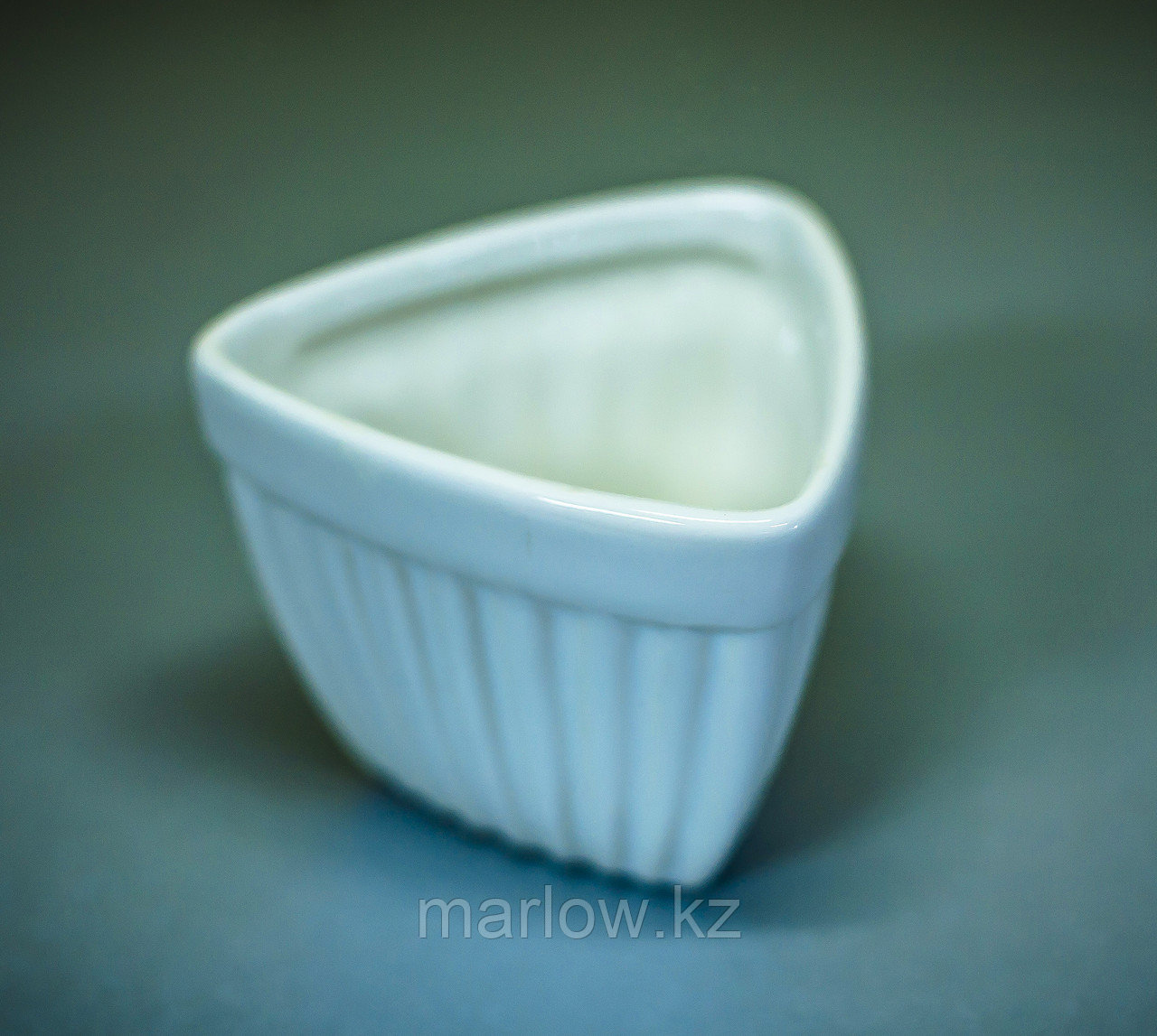 Чаша декоративная "Треугольная" (керамика, белая) - фото 1 - id-p111415042