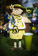 Декоративная садовая фигурка "Девочка с ножницами"