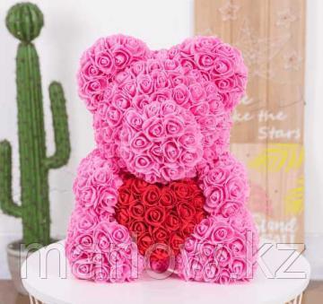 Мишка из роз в подарочной упаковке, розовый с красным сердцем - фото 1 - id-p111421356