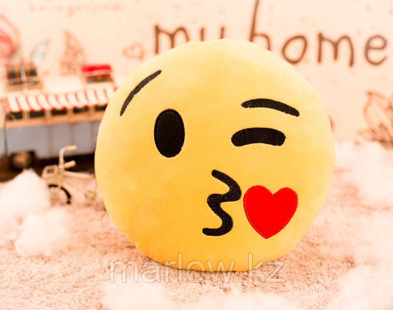 Подушка emoji (эмоджи) - Поцелуй - фото 7 - id-p111420387