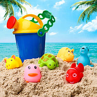 Резиновые игрушки и ведёрко. Набор для купания и игры в песке. Цвет МИКС