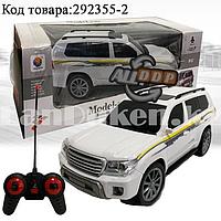 Ақ түсті Remote Control Car 1:16 жарқырағыш шамдары бар аккумулятордағы радиобасқарылатын машина