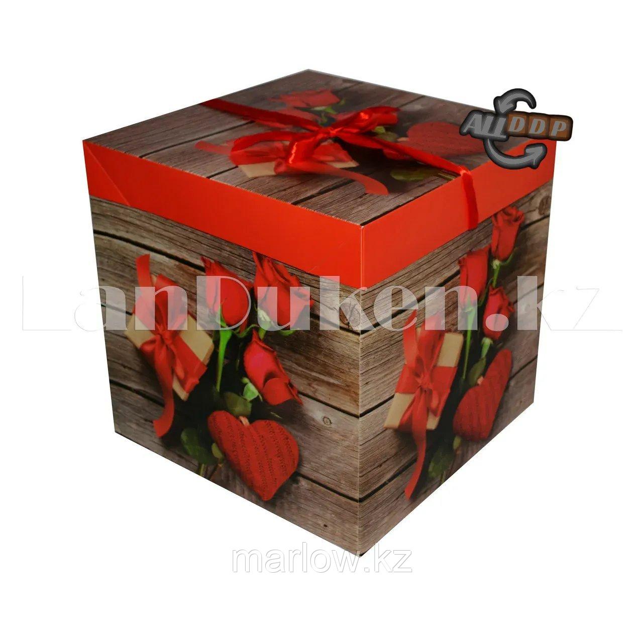 Подарочная новогодняя упаковка 15*15 см (средняя) Букет роз и подарок - фото 1 - id-p111453929
