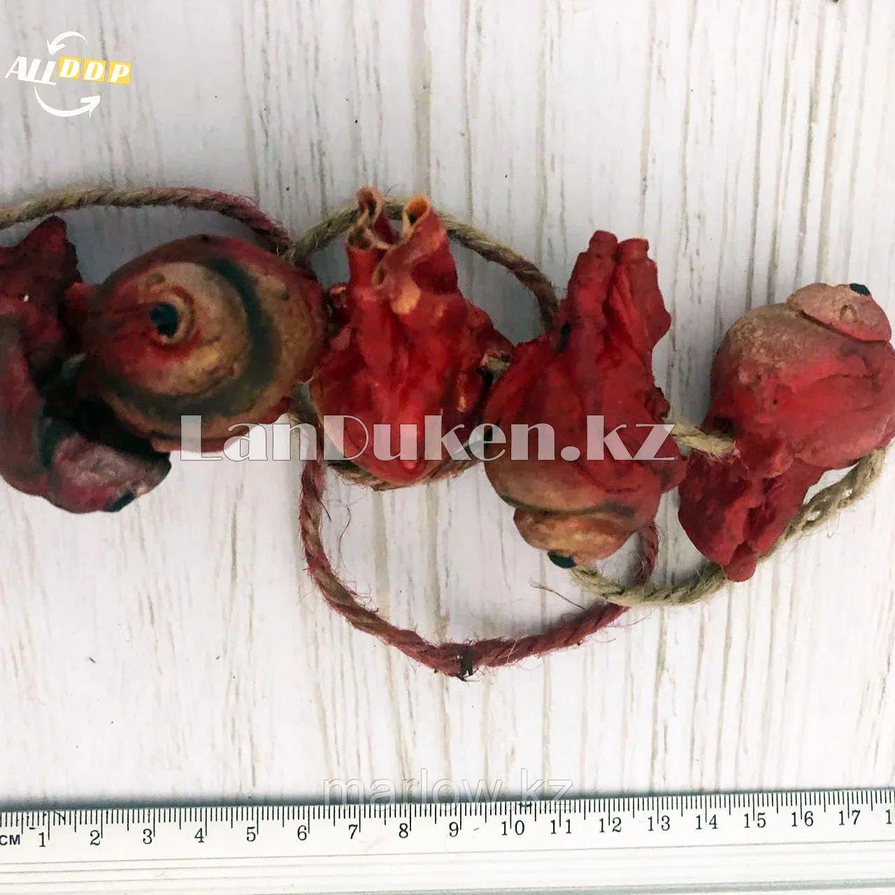 Кровавые глазные яблоки на веревке - украшение на Хэллоуин (Halloween) - фото 3 - id-p111460006