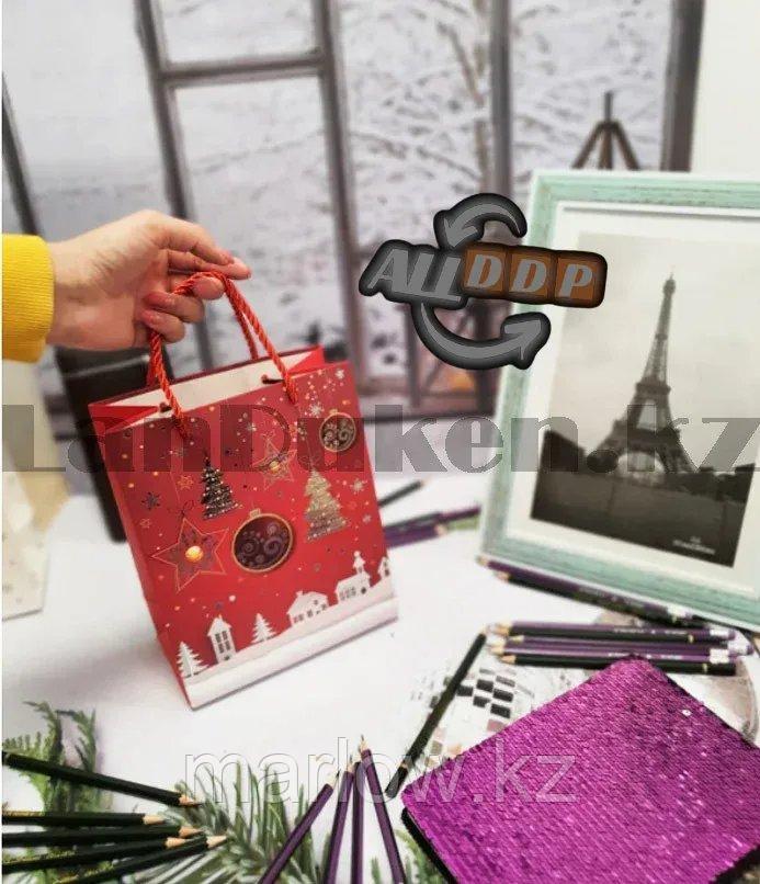 Пакет подарочный S(18х23) в новогодней тематике красный цвет с игрушками - фото 2 - id-p111454116