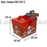 Подарочная коробка S(10х10х10) квадратная в новогодней тематике красного цвета с красной лентой снеговик