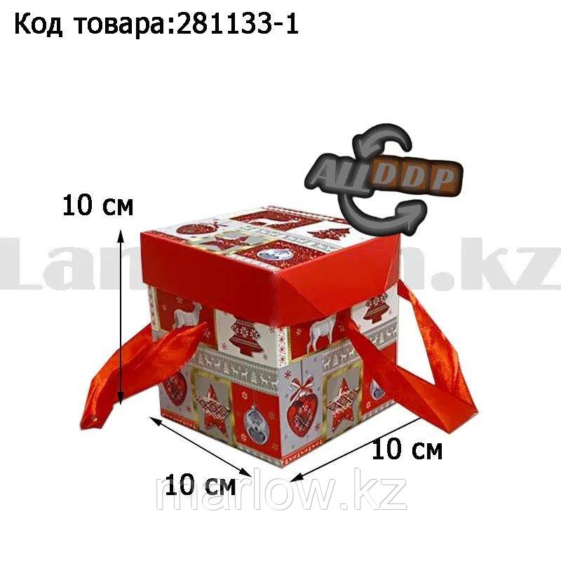 Подарочная коробка S(10х10х10) квадратная в новогодней тематике с красными лентами-ручками елочные игрушки - фото 1 - id-p111454144