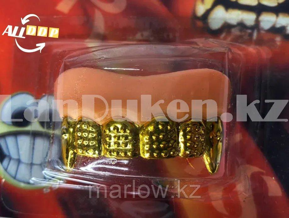 Зубы накладные вампирские на Хэллоуин Vampire teeth SYZ-0605С золотистые с грилзами - фото 4 - id-p111460205