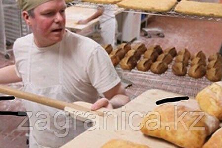 требуется пекарь картинка. приглашаем на работу пекаря. формовщик хлебобулочных изделий. пекарь формовщик. работа пекарни ночной смена.