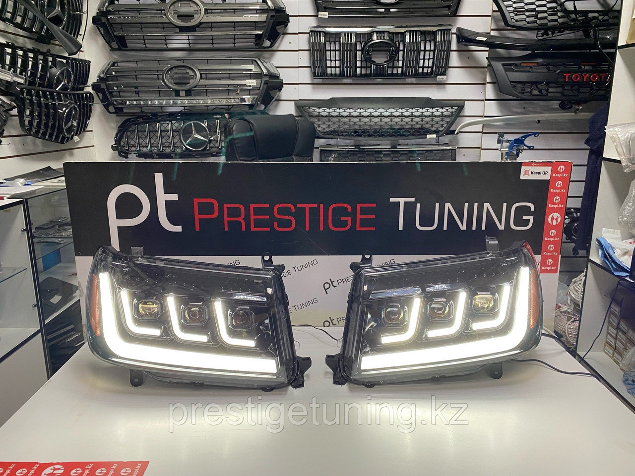 Передние фары на Land Cruiser 100 2005-07 дизайн LC300