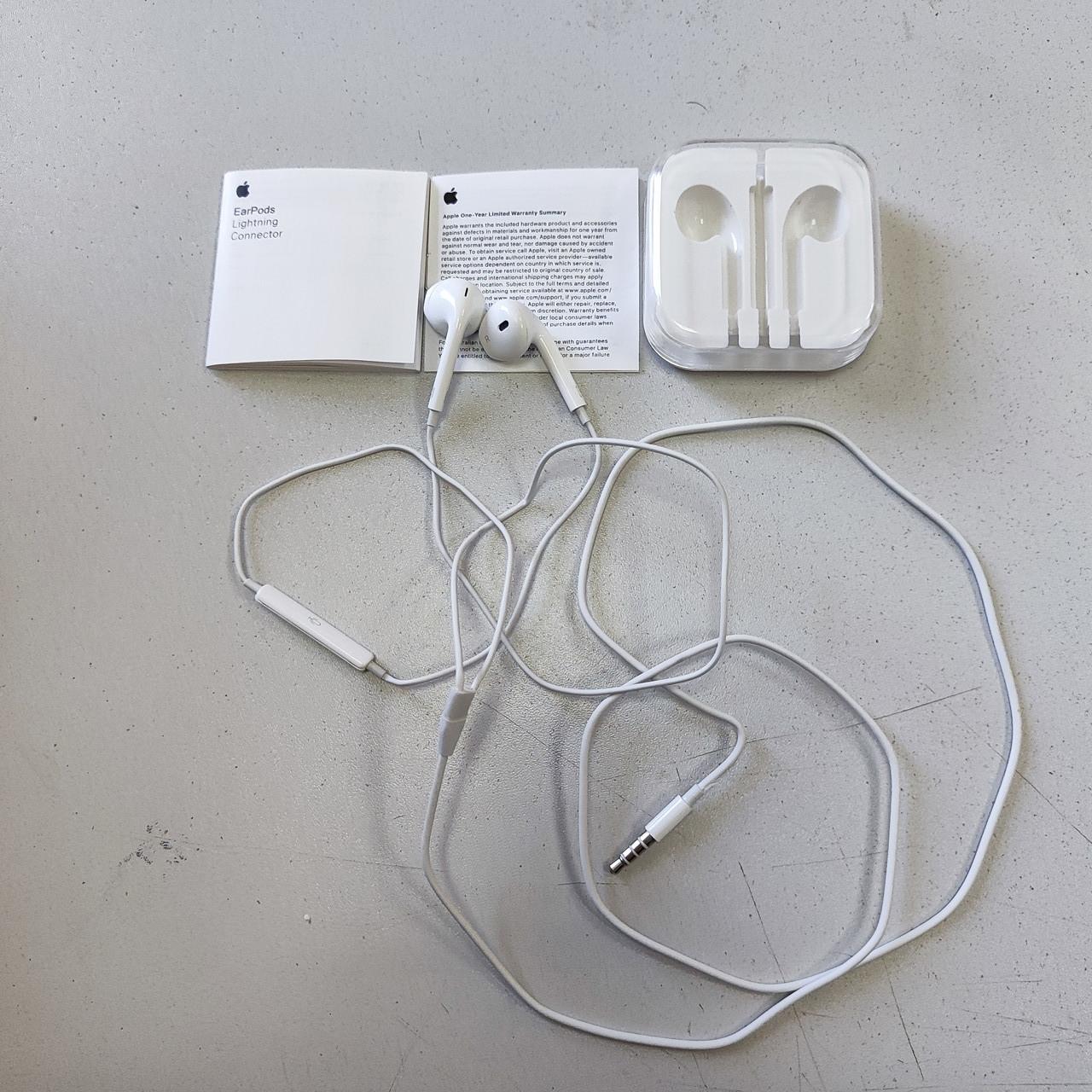 Гарнитура Apple EarPods, with Remote and Mic, for iPod/iPhone/iPad, White - фото 1 - id-p111728222