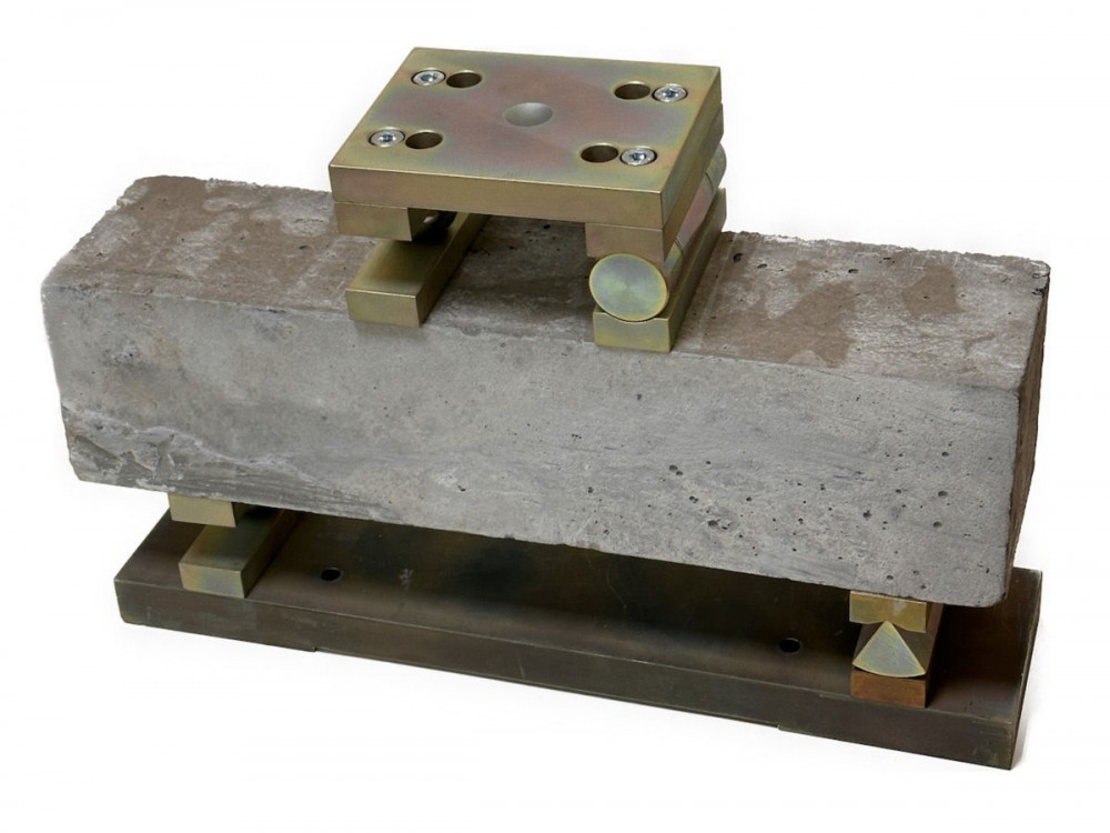 Приспособление ИББ-04М для испытания бетонных образцов 100×100×400 мм на растяжение при изгибе