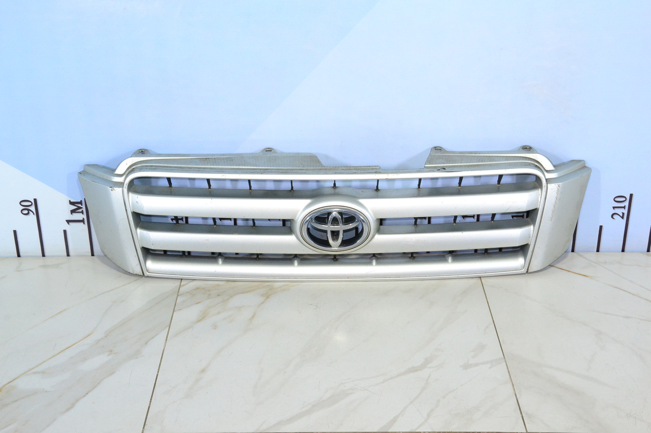 Решетка радиатора Toyota Highlander - фото 1 - id-p111752679