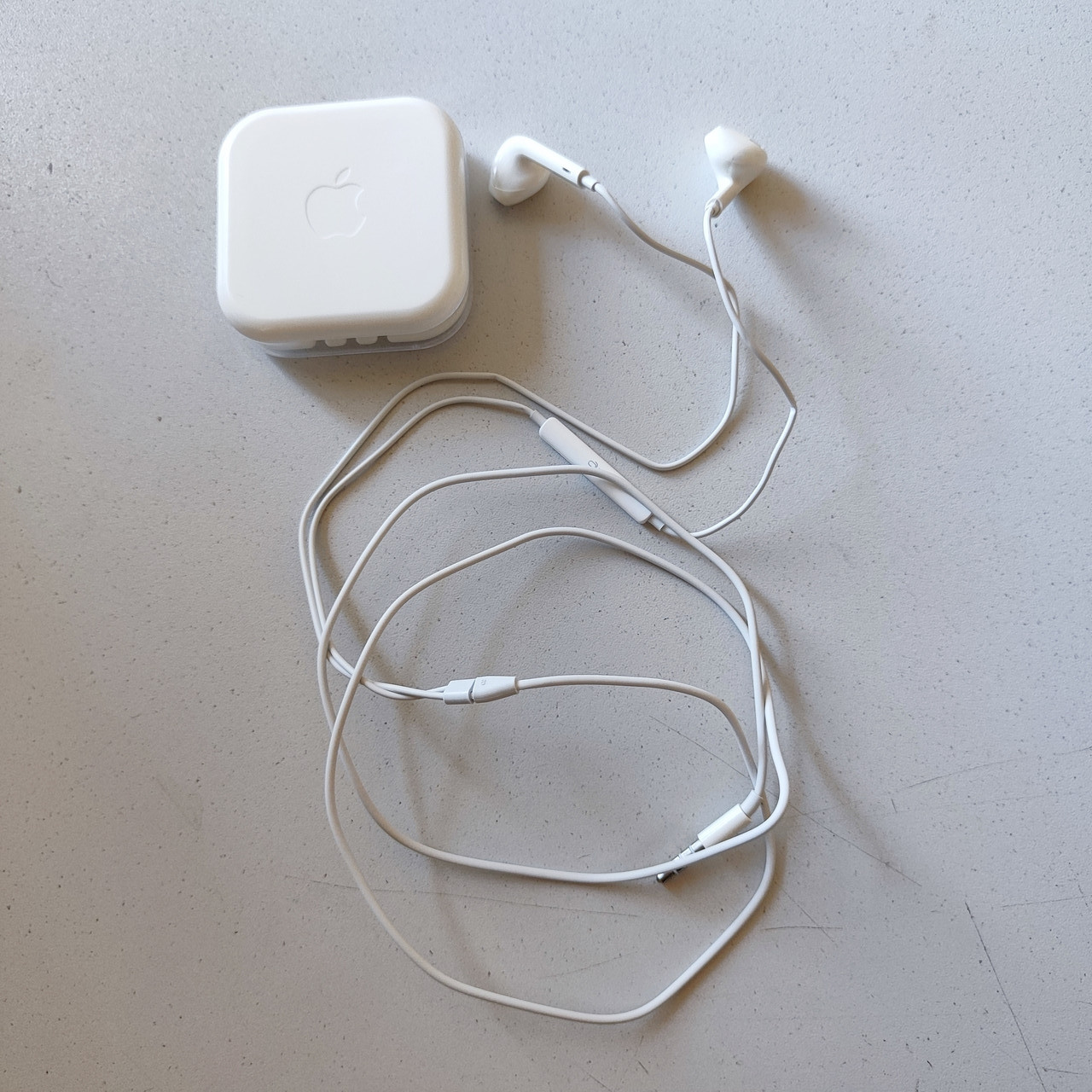 Гарнитура Apple EarPods, with Remote and Mic, for iPod/iPhone/iPad, White - фото 1 - id-p111856453