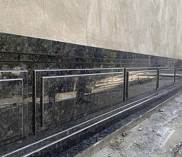 Жыныс мүшесін қысып жатқан қыздың анимациясы