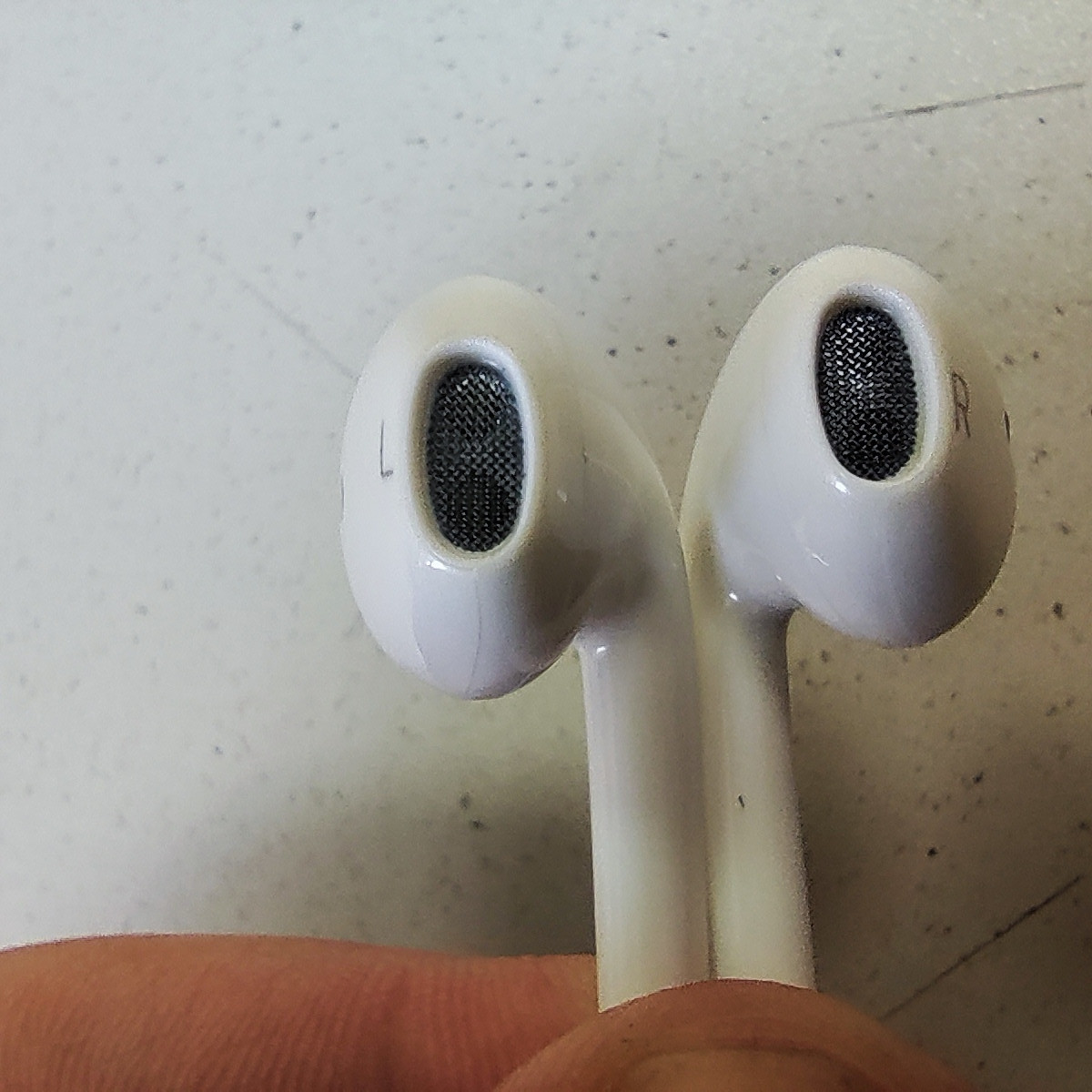 Гарнитура Apple EarPods, with Remote and Mic, for iPod/iPhone/iPad, White - фото 2 - id-p111873219