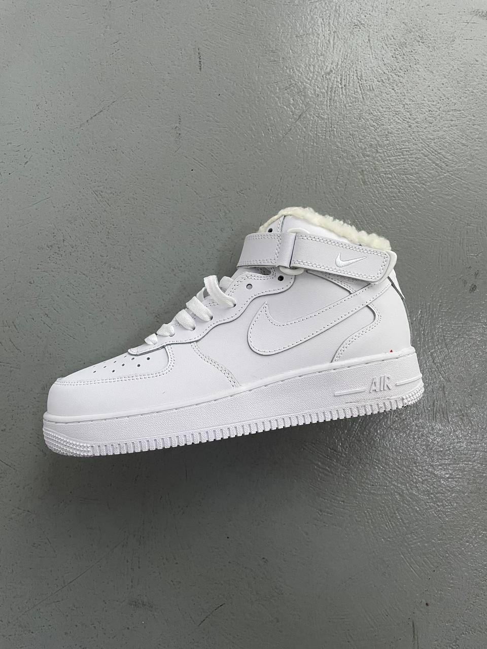 Кроссовки Nike Air Force 1 на меху Премиум Качество - фото 1 - id-p111996482