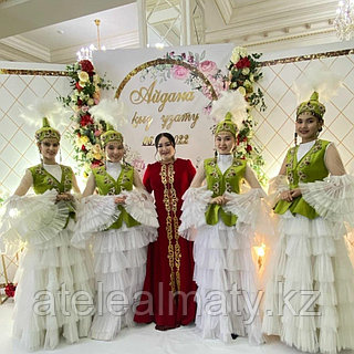 Смотреть онлайн порно: Күйеуі әйелін топтық секске көндірді