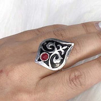 Казахское национальное кольцо с орнаментом красным камнем вид 2