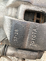 Тормозной суппорт правый передний Toyota Carina E.