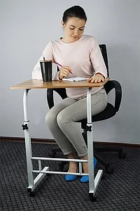 Столик на колесах с регулировкой высоты