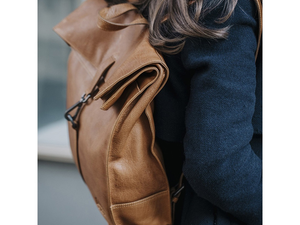 Рюкзак-сумка KLONDIKE DIGGER Mara, натуральная кожа цвета коньяк, 32,5 x 36,5 x 11 см - фото 10 - id-p112102849