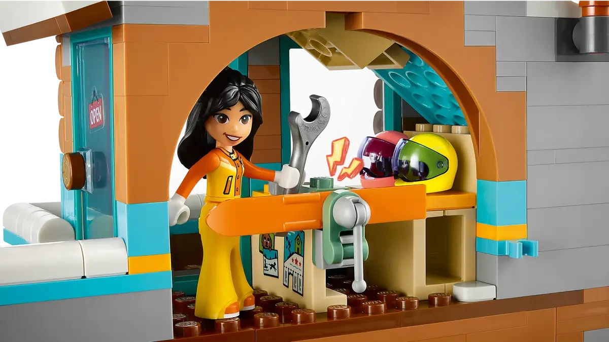 Конструктор LEGO Friends Подружки Горнолыжный склон для отдыха и кафе