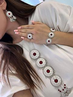 Ерлер мен әйелдердің эротикалық фотосуреттері