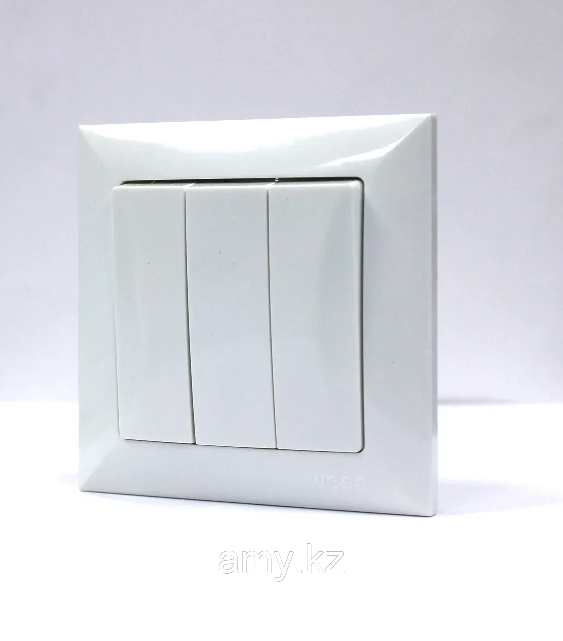 Белый Выключатель трехклавишный - фото 1 - id-p112297150