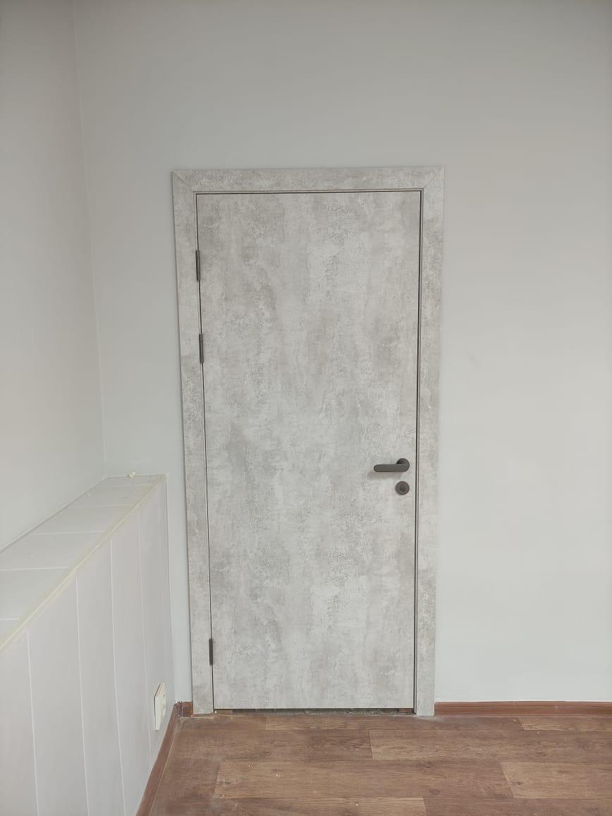 Межкомнатные двери модель Гладкая 01 бетон - фото 1 - id-p112370577